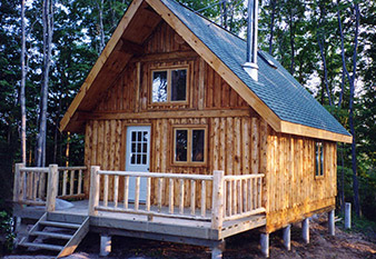 Vertical log cabin by Log and Timber Works Saskatchewan