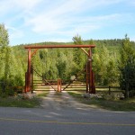 Log entrance to driveway by Log and Timber Works Saskatchewan