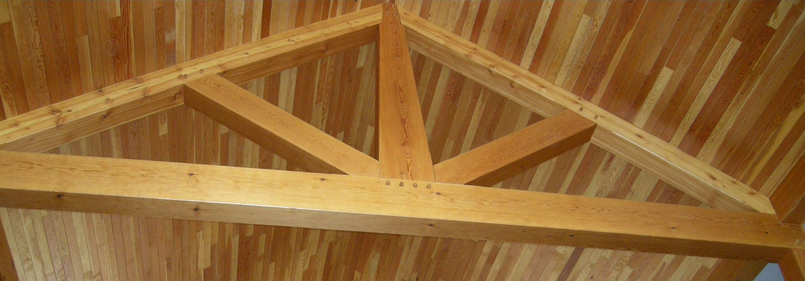 Custom designed timber truss in a timber frame hybrid home by Log and Timber Works British Columbia