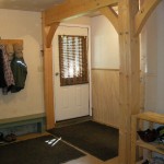 Timber frame posts, beam and knee braces in a home by Log and Timber Works Saskatchewan