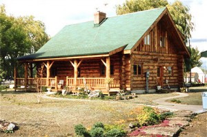 Log home with log porch, posts and railings by Log and Timber Works British Columbia