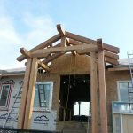 Timber frame entrance by Log & Timber Works British Columbia